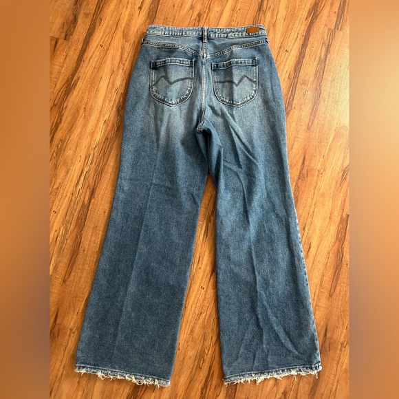 CLEO + WOLF Medium Wash High Rise Loose Distressed Jeans Women’s Size 29 - Picture 3 of 16